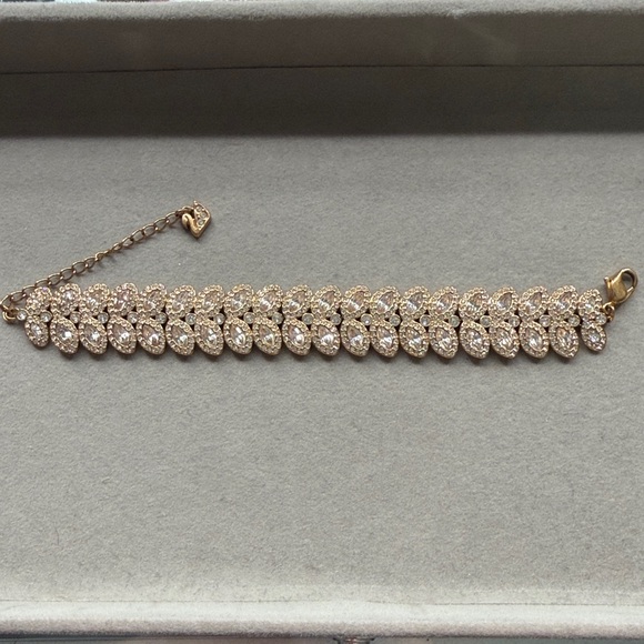 Swarovski Rose Gold Plates Bracelet with Crystal Leaves